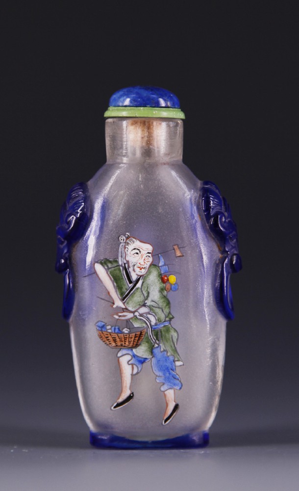 亮白地套料画珐琅人物鼻烟壶