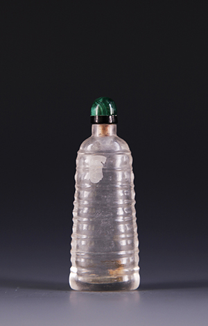 白水晶亮膛塔形纹鼻烟壶